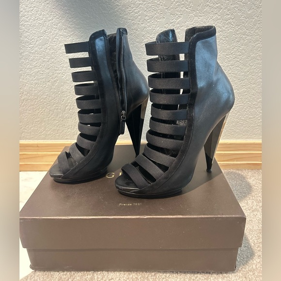 GUCCI Olimpia Elastic Ladder Strap Bootie - Picture 2 of 3